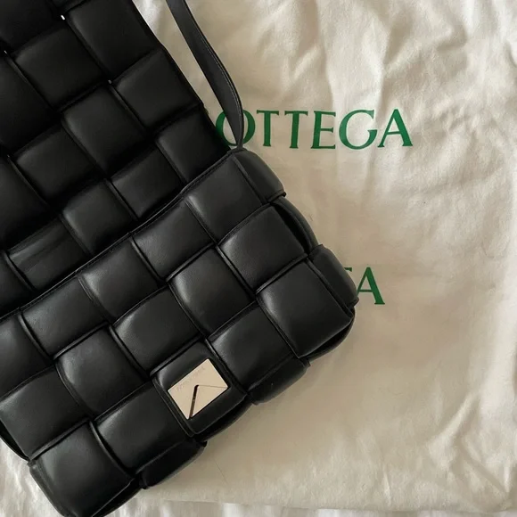 Bottega Veneta Padded Cassette in black - Picture 2 of 4